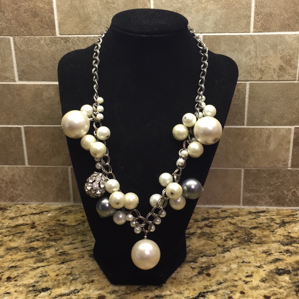 2/$25 NWOT White and gray colored pearl necklace